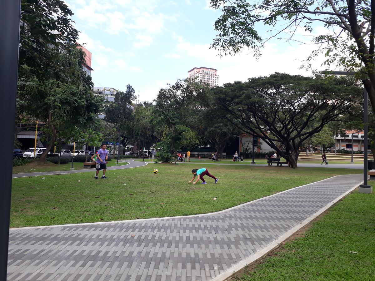 KL Executive Greenbelt  Manila Exterior foto